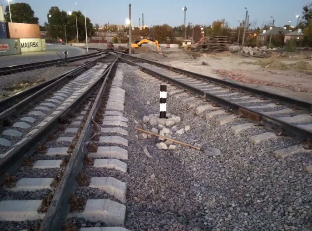 Нове будівництво залізничних шляхів терміналу nUNIT