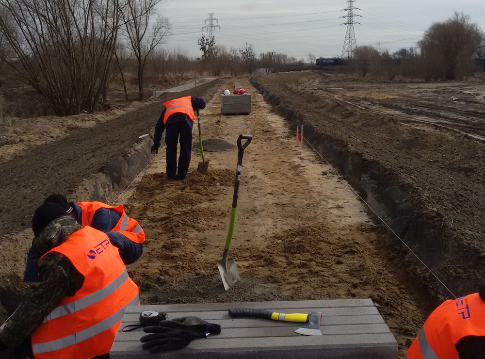 Будівництво пішохідних доріжок уздовж каналу Одра-Відава