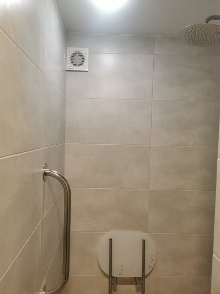 Облаштування безбар’єрного доступу в 5 колективних центрах (гуртожитках) для маломобільних груп населення. 