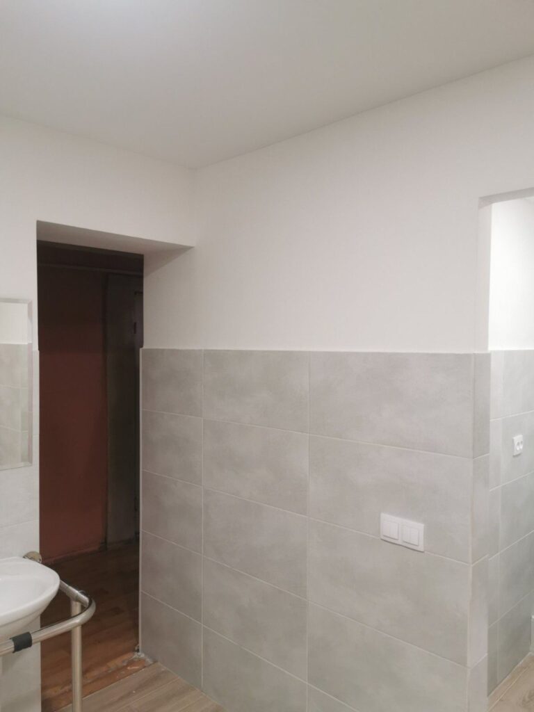 Облаштування безбар’єрного доступу в 5 колективних центрах (гуртожитках) для маломобільних груп населення. 