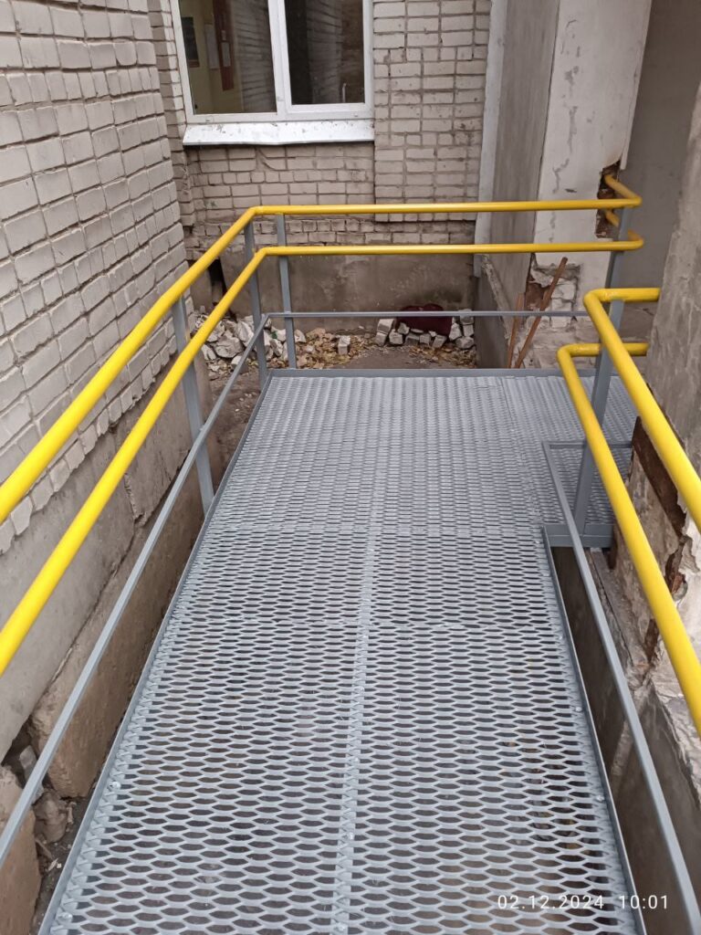 Облаштування безбар’єрного доступу в 5 колективних центрах (гуртожитках) для маломобільних груп населення. 