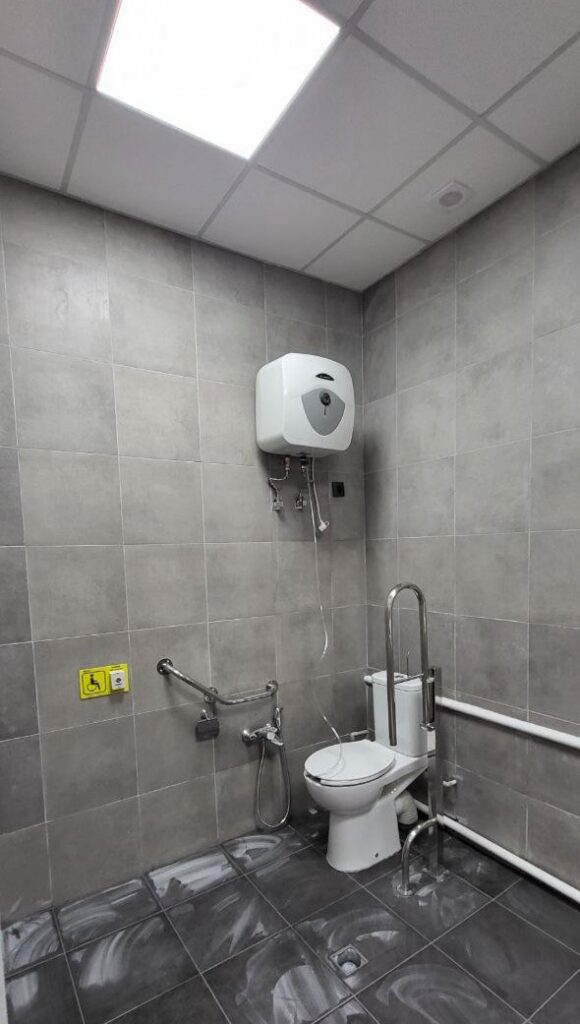 Ремонт приміщень та облаштування санвузлів із забезпеченням доступу для маломобільних груп населення в краєзнавчому музеї Берестинської міської ради. 